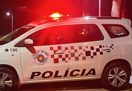 Jovem de 20 anos é preso com maconha, cocaína e crack em ponto de tráfico na zona sul Jovem de 20 anos é preso com maconha, cocaína e crack em ponto de tráfico na zona sul