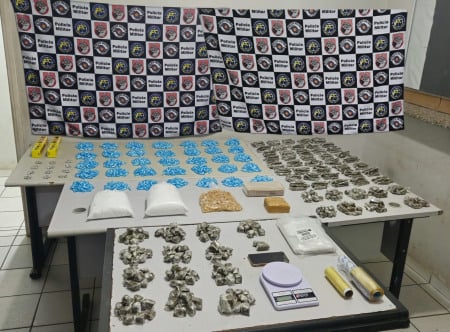 Polícia Militar apreende mais de 8,5 quilos de drogas em Marília Polícia Militar apreende mais de 8,5 quilos de drogas em Marília